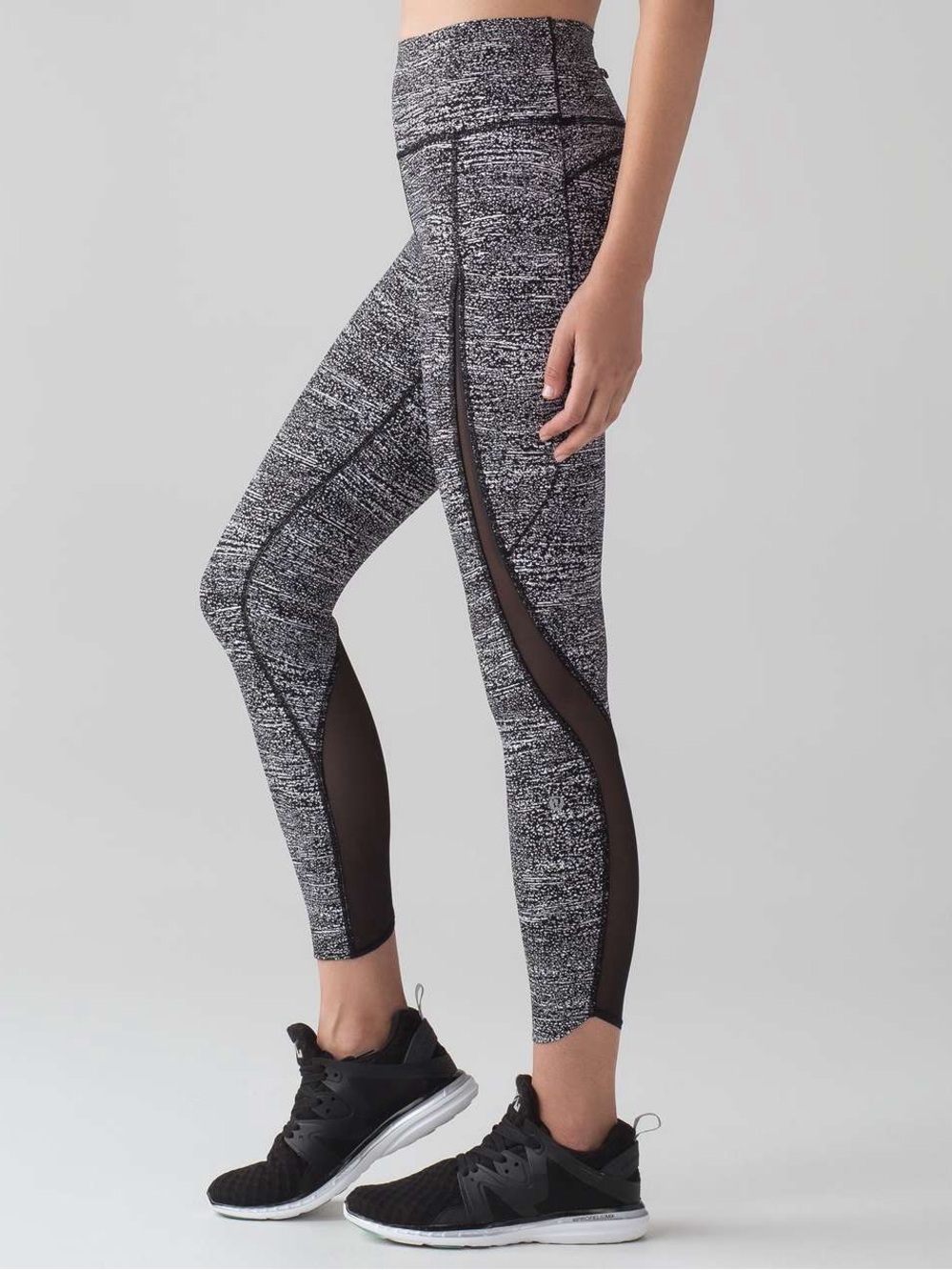 Lululemon Pace Perfect 7/8 Tight (25") Black & White with Mesh Panels Sz 10